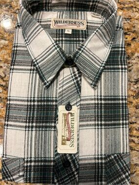 Men's Wilderness Green and White Plaid Button-Up Flannel Shirt Size XL